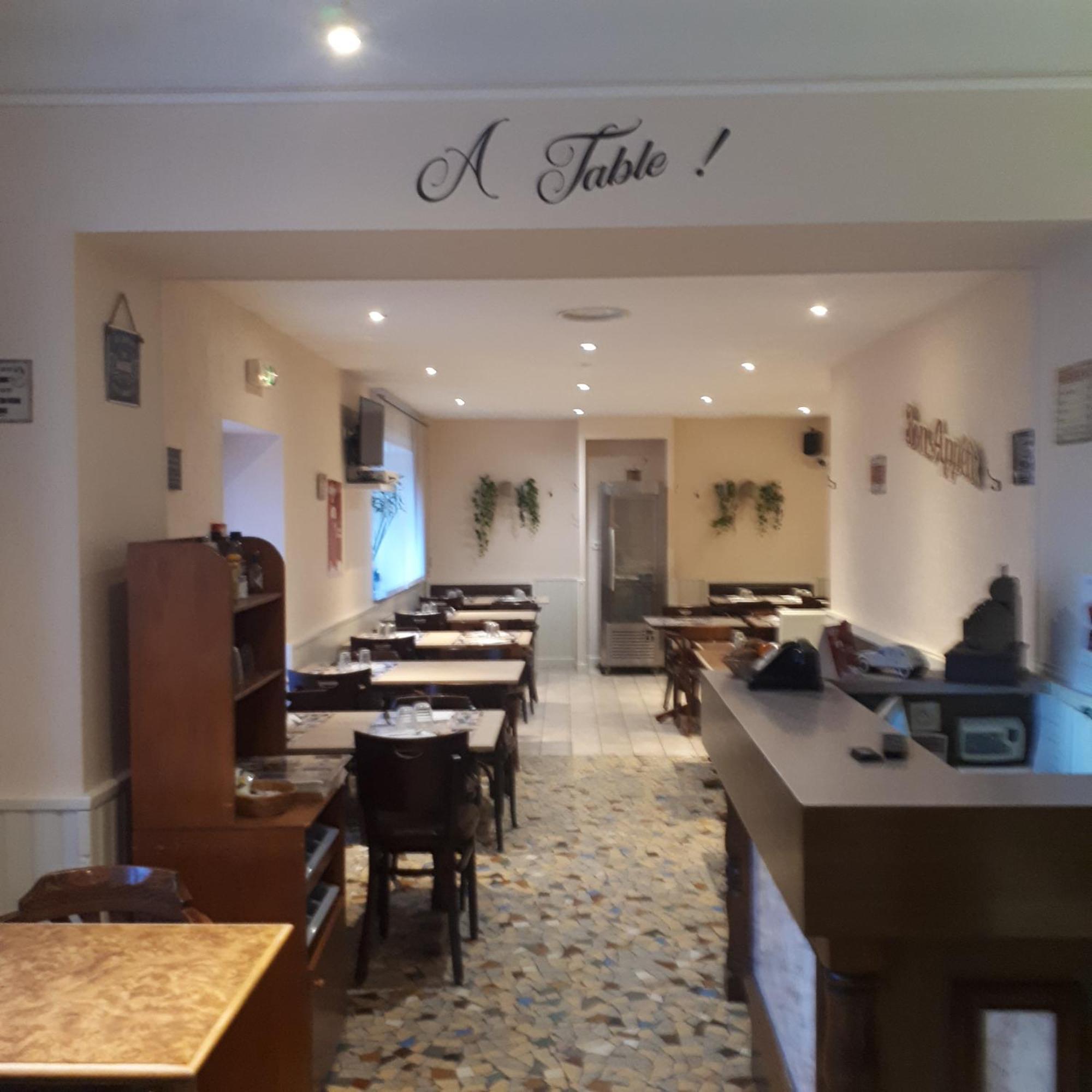 Hotel Restaurant Le Centre Comblanchien Esterno foto